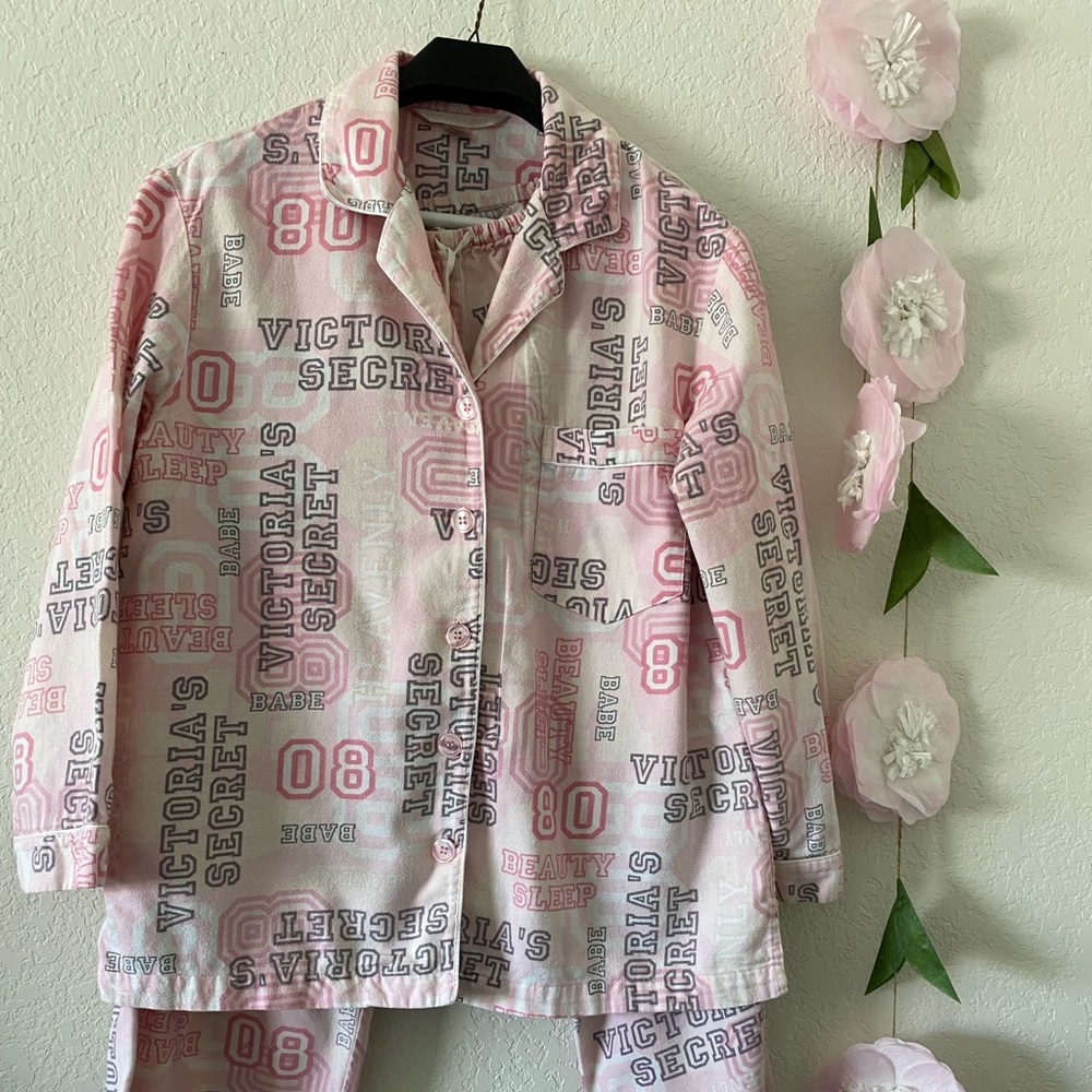 Secret womens size S. Pajamas set. Good condition